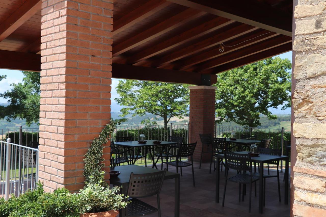La Corte Dei Banchetti Gualdo Cattaneo Exterior foto