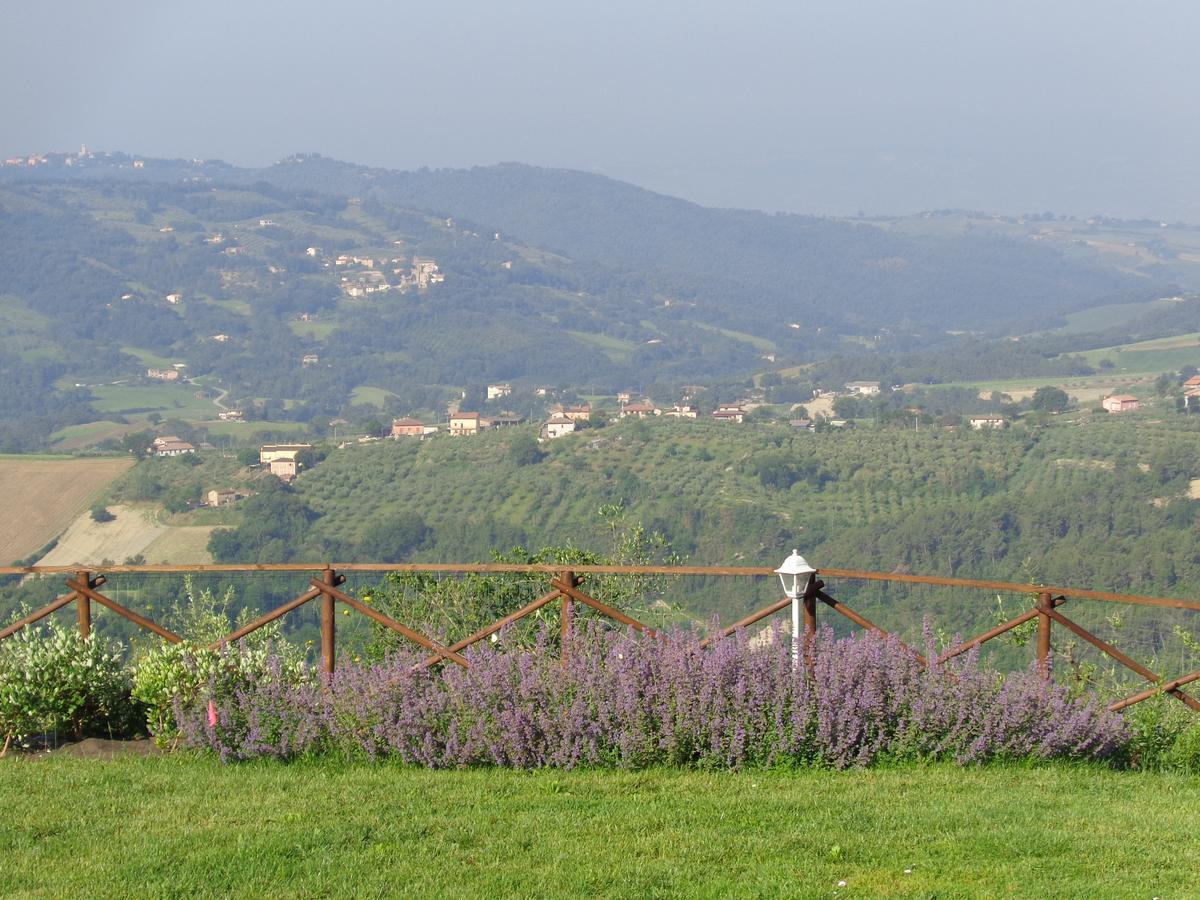 La Corte Dei Banchetti Gualdo Cattaneo Exterior foto